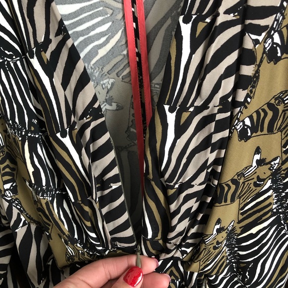 BUNDLE SALE 💵4 FOR $20! Issa London Zebra Kimono Dress - Picture 4 of 6